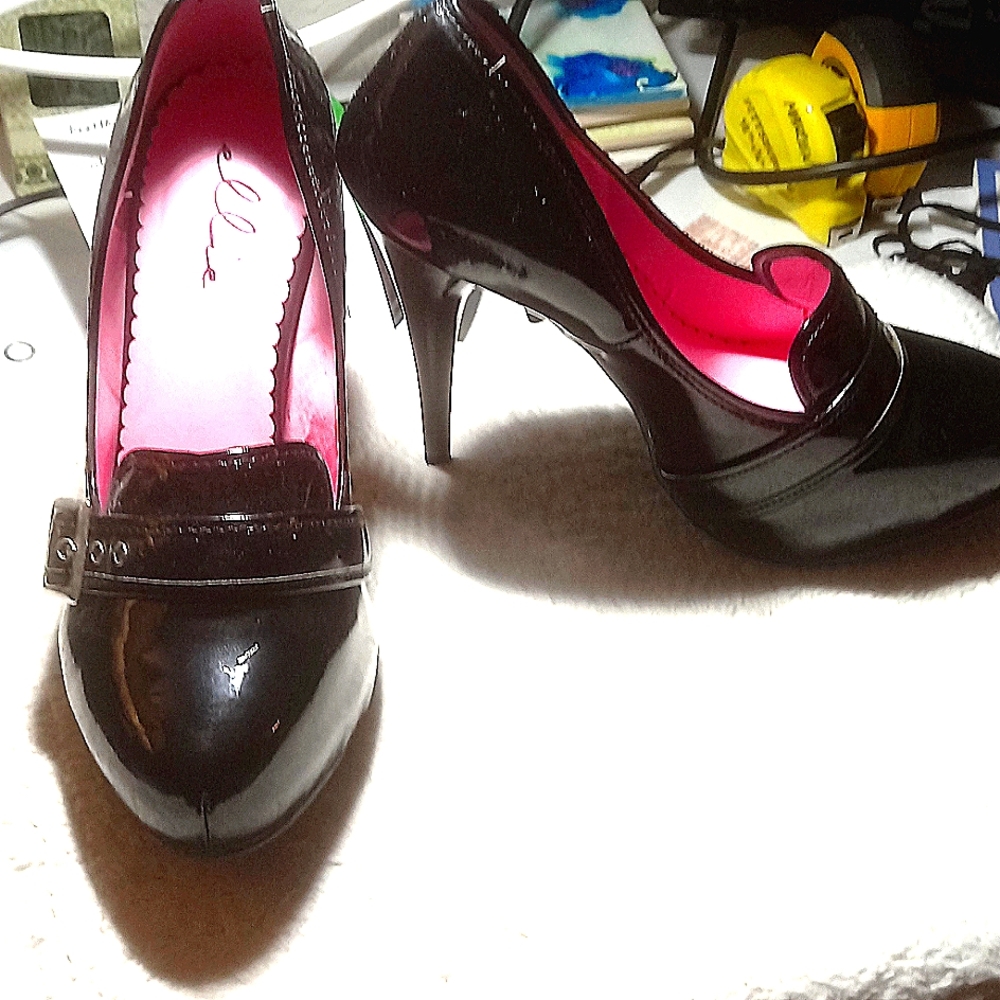 Ellie Shoes, ESTELLE, size 9, Black patent leather with buckle